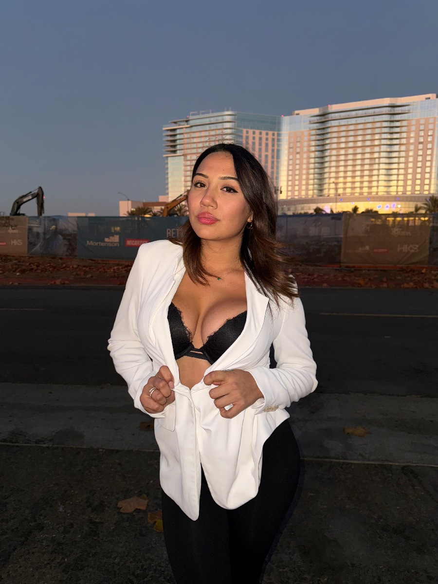 Take a pause and enjoy Ali Cruz — streaming from Rostov-on-Don