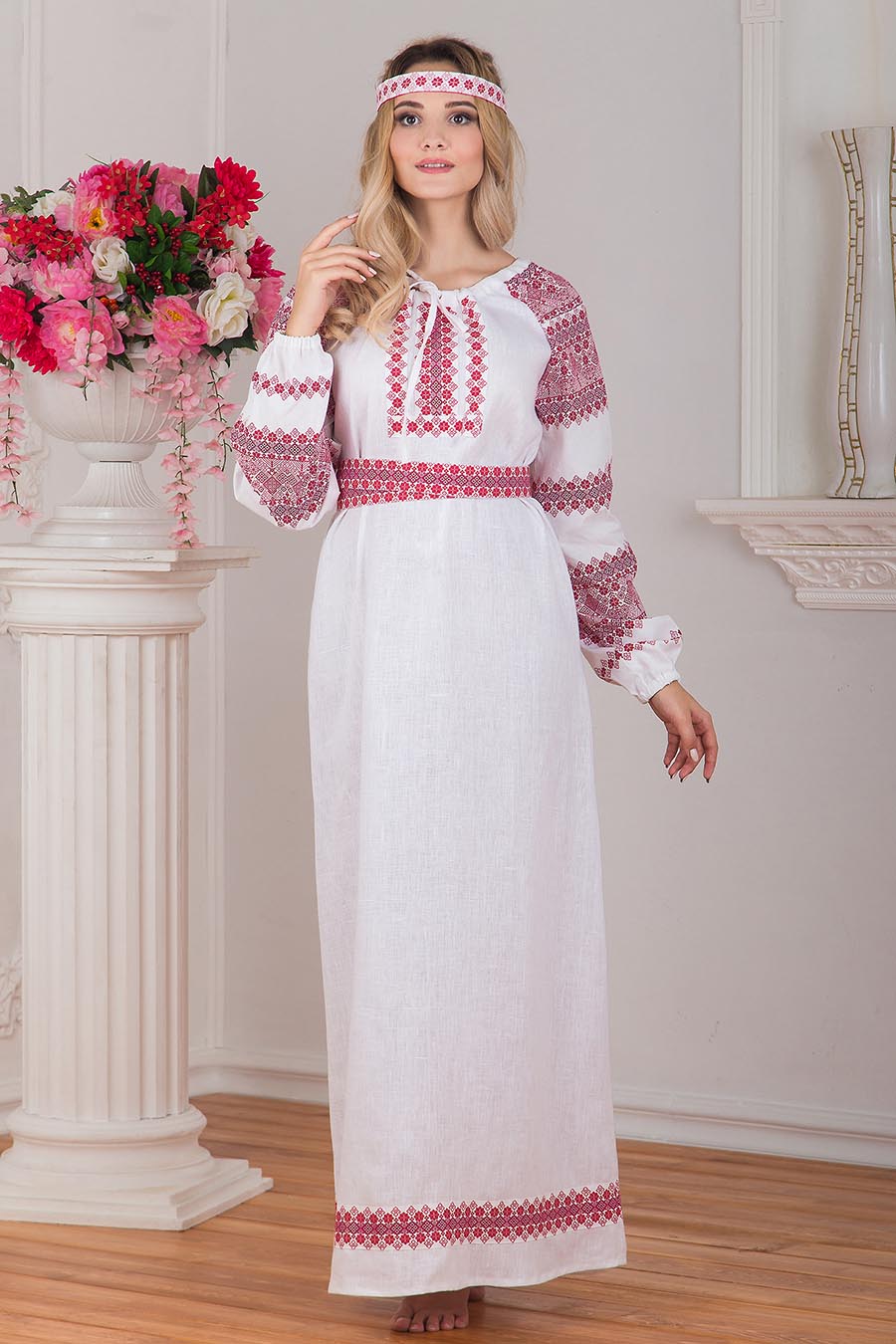 Women in Slavic costumes in Rostov-on-Don