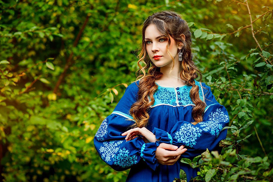 Sexy photo Women in Slavic costumes in Rostov-on-Don