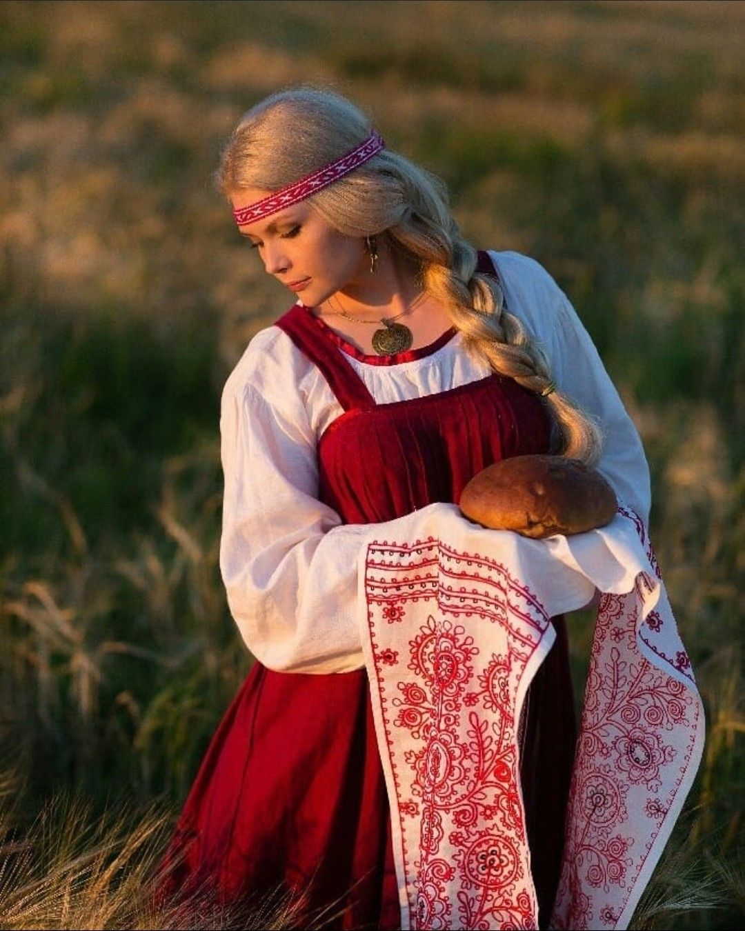 Girls in Slavic costumes in Rostov-on-Don